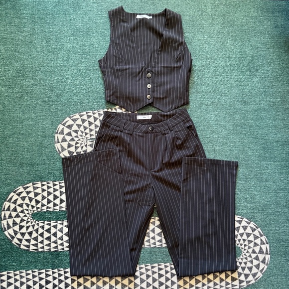 Pinstripe vest and trouser set - Picture 6 of 6